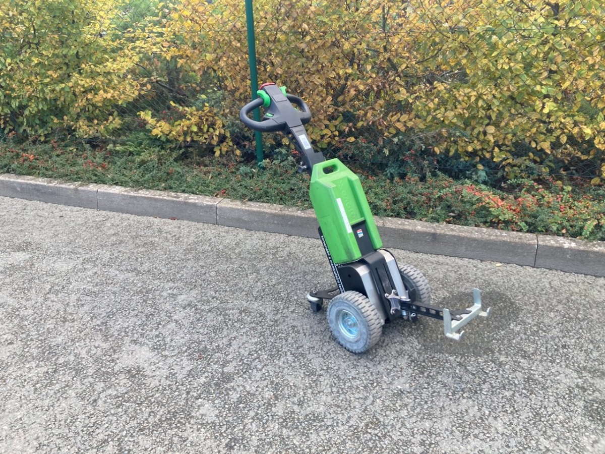 Tahač MOVEX T 1000