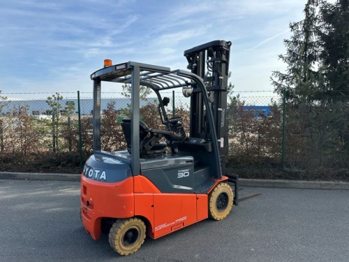 Čelní vysokozdvižný vozík TOYOTA 8FBMKT30