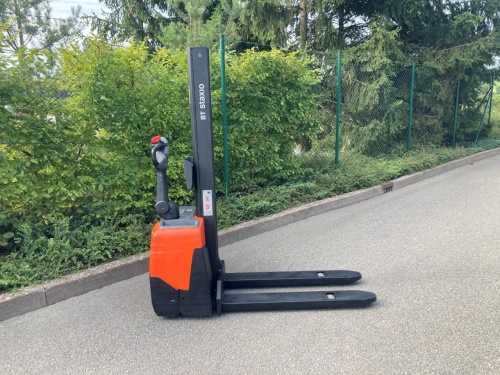 Elektrický nízkozdvižný vozík BT HWE 100