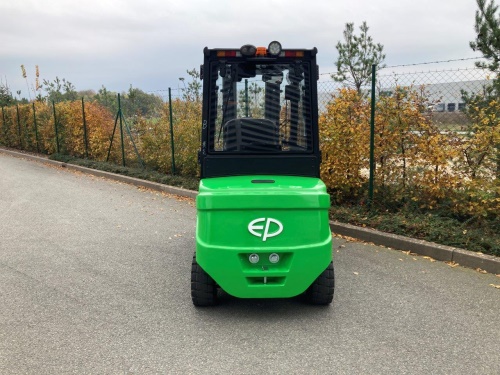 Čelní vysokozdvižný vozík EFL353 80V/410Ah; 200A externí nabíječ