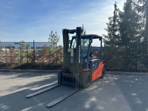 Čelní vysokozdvižný vozík TOYOTA 8FBMT45