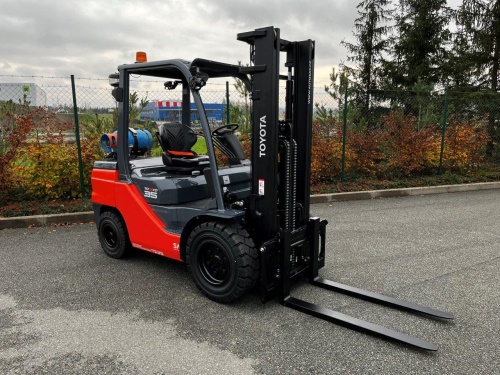 Čelní vysokozdvižný vozík TOYOTA 02-8FGJF35