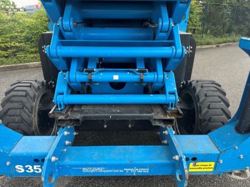 Vysokozdvižná pracovní plošina GENIE GS5390RT