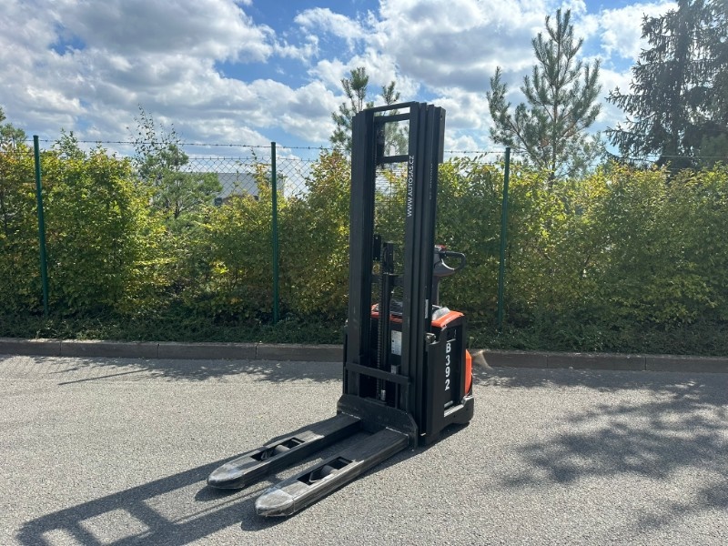 Elektrický nízkozdvižný vozík BT SWE 140