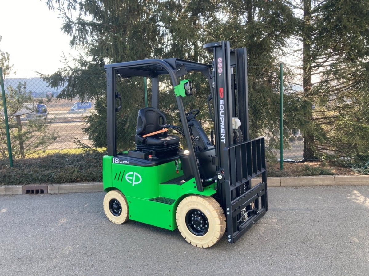 Čelní vysokozdvižný vozík EFL181 48V/150Ah; 50A vestavěný nabíječ