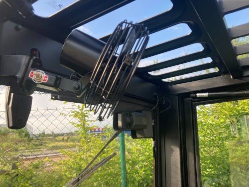 Čelní vysokozdvižný vozík EP EFL181 48V/150Ah; 50A vestavěný nabíječ