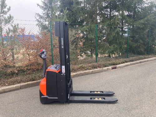 Elektrický vysokozdvižný vozík BT SWE 120 L