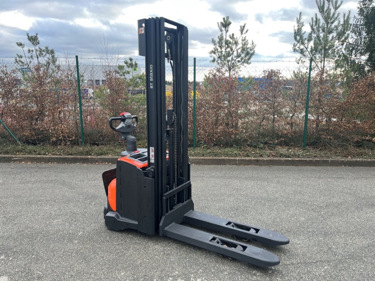 Elektrický nízkozdvižný vozík BT SWE140 L