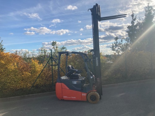 Čelní vysokozdvižný vozík TOYOTA 8FBET18