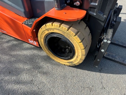 Čelní vysokozdvižný vozík TOYOTA 8FBMT 50