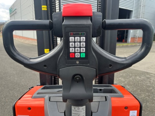 Elektrický nízkozdvižný vozík BT SWE140 L