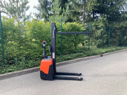 Elektrický nízkozdvižný vozík BT HWE 100