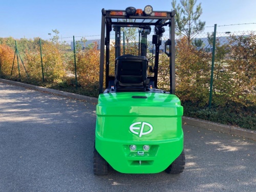 Čelní vysokozdvižný vozík EFL353 80V/280Ah; 150A externí nabíječ