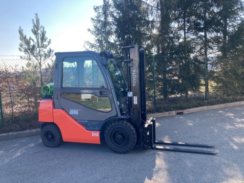 Čelní vysokozdvižný vozík Toyota 06-8FG25F