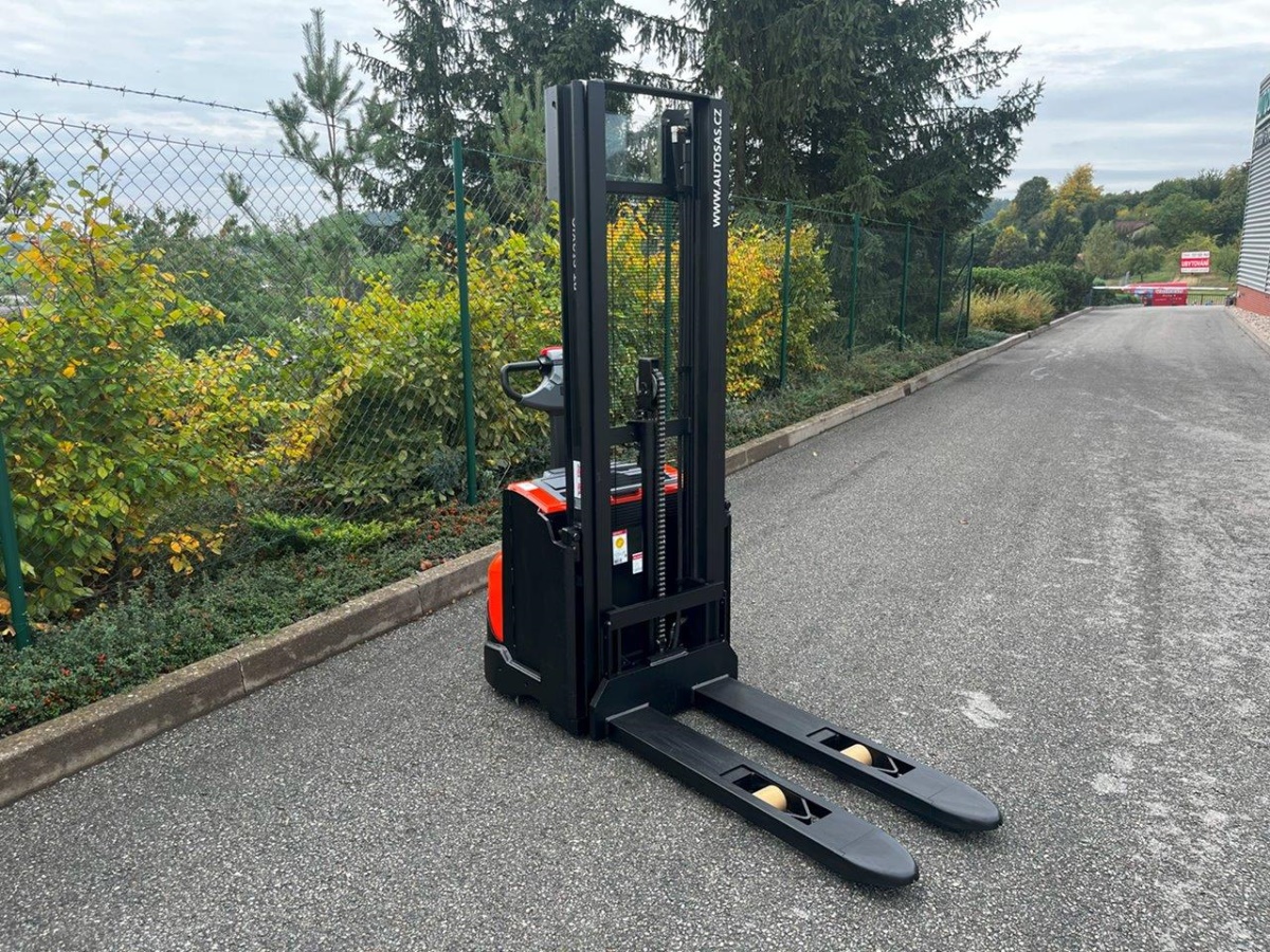 Elektrický vysokozdvižný vozík BT SWE 120