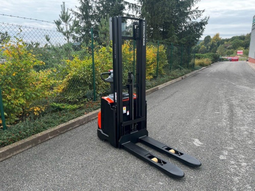 Elektrický vysokozdvižný vozík BT SWE 120