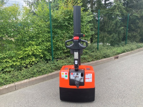 Elektrický vysokozdvižný vozík BT HWE 100