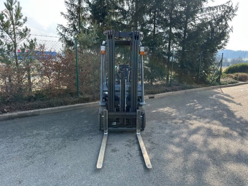 Čelní vysokozdvižný vozík TOYOTA 02-8FGF18