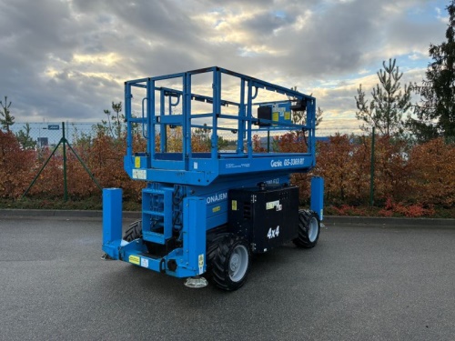 Vysokozdvižná pracovní plošina GENIE GS 3369 RT