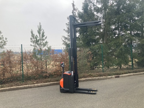 Elektrický vysokozdvižný vozík BT SWE 120 L