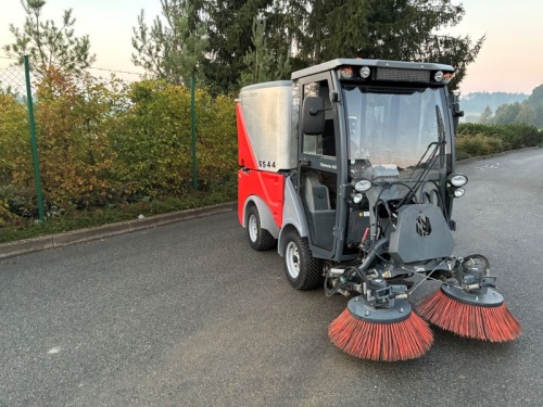 Víceúčelový komunální stroj HAKO CITYMASTER 600