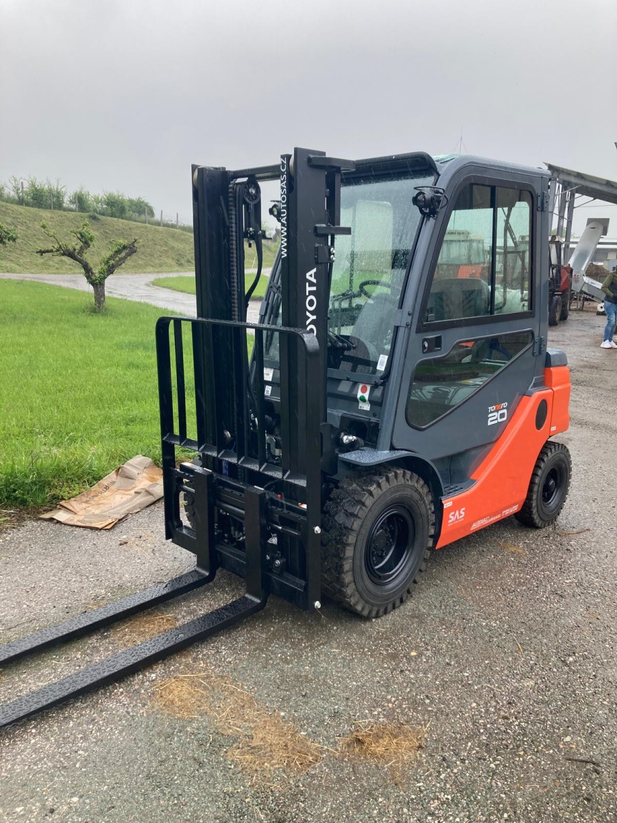 TOYOTA 02-8FGF20