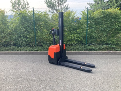 Elektrický vysokozdvižný vozík BT HWE 100