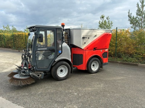 Víceúčelový komunální stroj HAKO Citymaster 1650