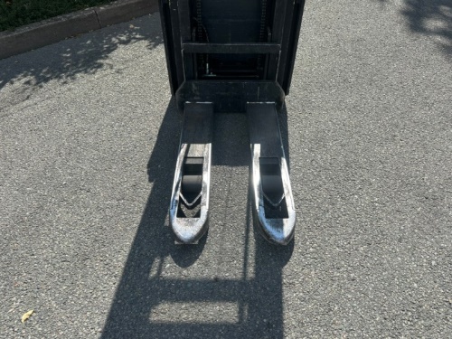 Elektrický vysokozdvižný vozík BT SWE 120