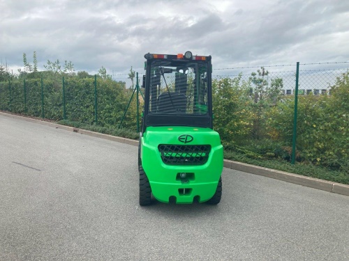 Čelní vysokozdvižný vozík EP CPCD35T8