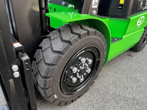 Čelní vysokozdvižný vozík EP EFL 302; 80V/410Ah