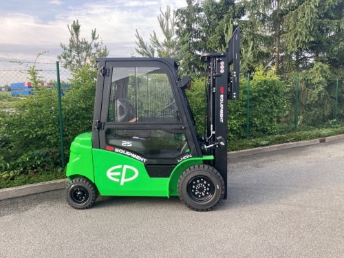 Čelní vysokozdvižný vozík EP EFL253 80V/280Ah; 150A externí nabíječ