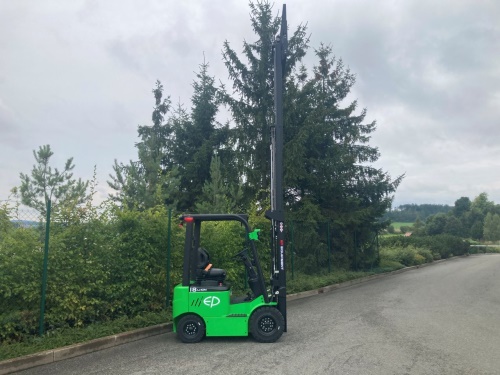 Čelní vysokozdvižný vozík EP EFL181; 48V/150Ah