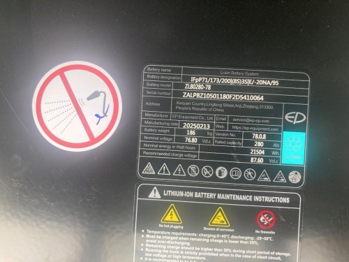 Čelní vysokozdvižný vozík EP EFL253 80V/280Ah; 150A externí nabíječ