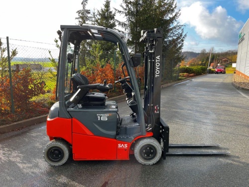 Čelní vysokozdvižný vozík TOYOTA 8FBMK16T