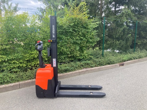 Elektrický vysokozdvižný vozík BT HWE 100