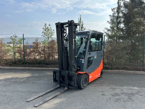 Čelní vysokozdvižný vozík TOYOTA 8FBMT30