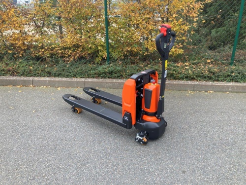 Elektrický nízkozdvižný vozík PNE 15 PRO/1150 24V/40Ah