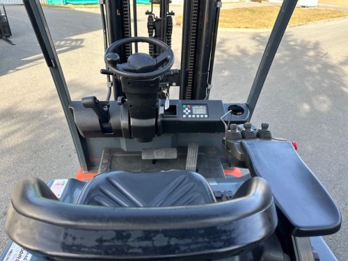 Čelní vysokozdvižný vozík TOYOTA 8FBMKT30