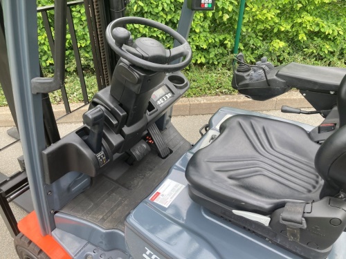 Čelní vysokozdvižný vozík TOYOTA 8FBMT20