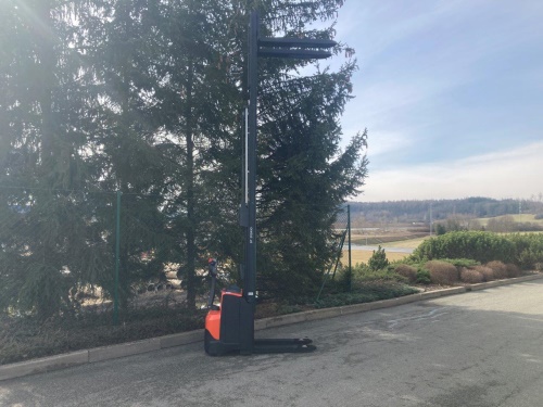 Elektrický vysokozdvižný vozík BT SWE 140