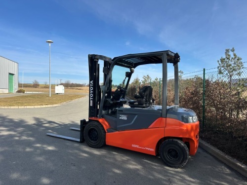 Čelní vysokozdvižný vozík TOYOTA 8FBMT45