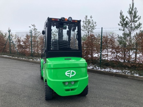 Čelní vysokozdvižný vozík EFL353 80V/280Ah; 150A externí nabíječ