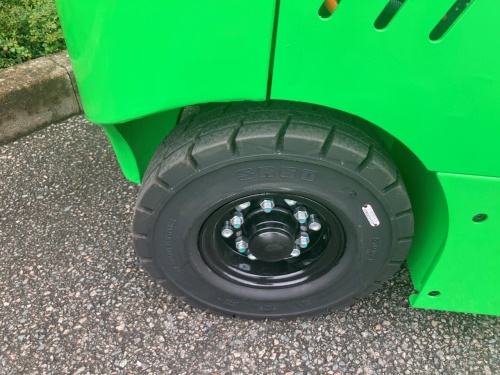 Čelní vysokozdvižný vozík EP EFL181; 48V/150Ah