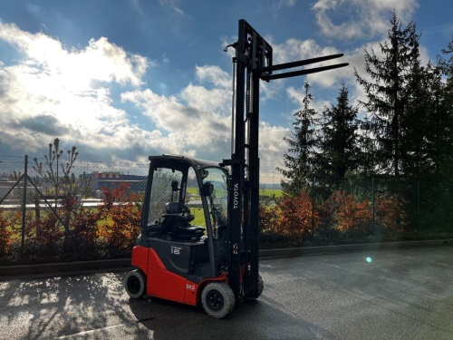Čelní vysokozdvižný vozík TOYOTA 8FBMK16T