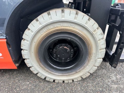 Čelní vysokozdvižný vozík TOYOTA 02-8FGF18