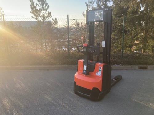 Elektrický vysokozdvižný vozík BT SWE 140