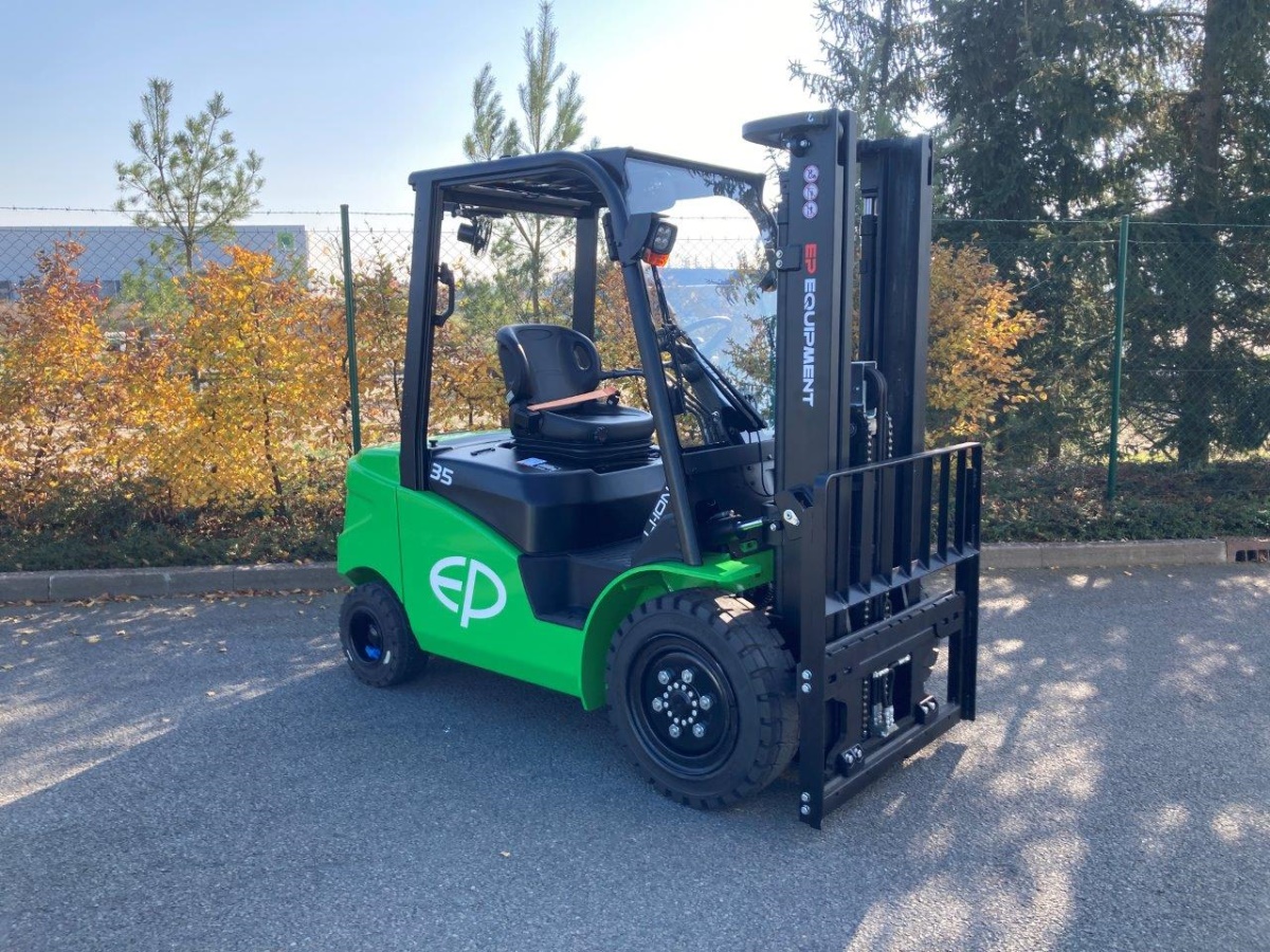Čelní vysokozdvižný vozík EP EFL353 80V/280Ah; 150A externí nabíječ