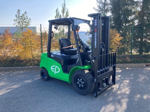 Čelní vysokozdvižný vozík EP EFL353 80V/280Ah; 150A externí nabíječ