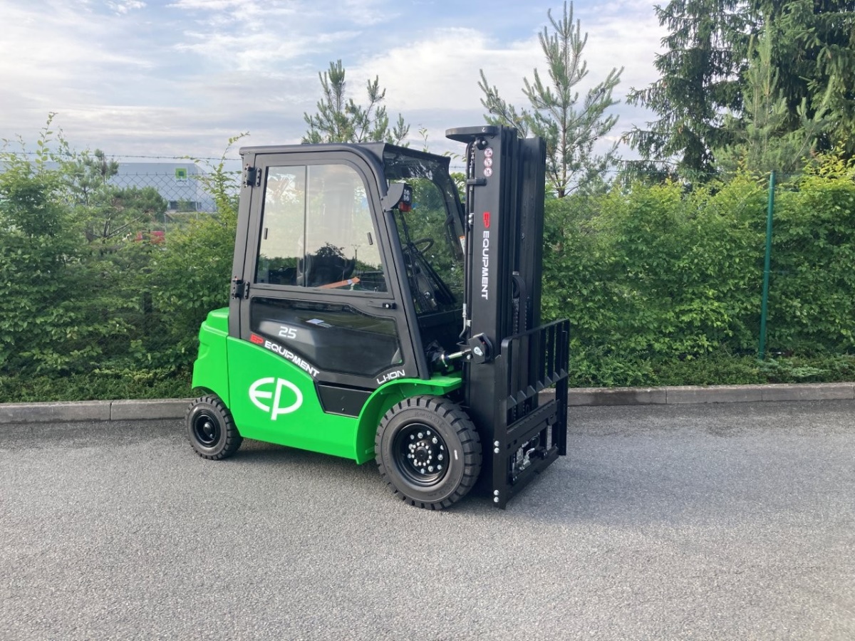 Čelní vysokozdvižný vozík EP EFL253 80V/280Ah; 150A externí nabíječ